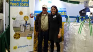 Jasmin Hofer and a satisfied customer at the Energrow demonstration