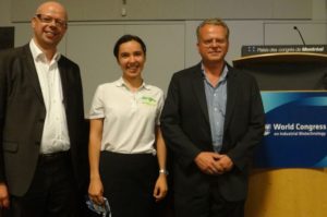 From left to right: Ignaas Caryn (Director of Innovation at KLM), Stefaniya Becking (Advanced Biofuels USA), Luuk A.M. van der Wielen (Professor at Delft University of Technology)